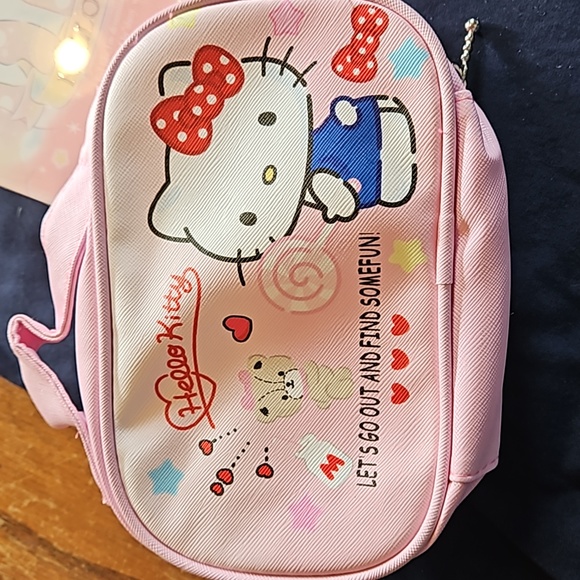 Sanrio Hello Kitty bundle standing mirror, make-up case, Keychain, &  figure NWT - Picture 4 of 9